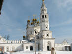Вид собора со двора Кремля