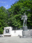 Памятник С.Образцову возле Театра кукол