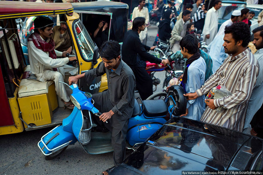 Уличное движение. Исламабад, Пакистан