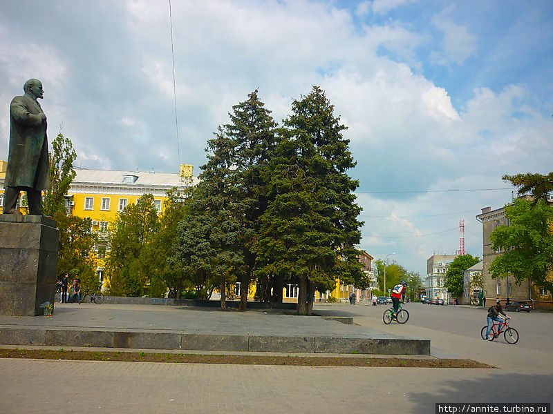 Октябрьская площадь (бывшая Петровская). Таганрог, Россия