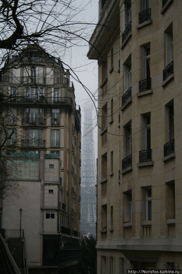 жаль, что она полускрыта туманом Париж, Франция