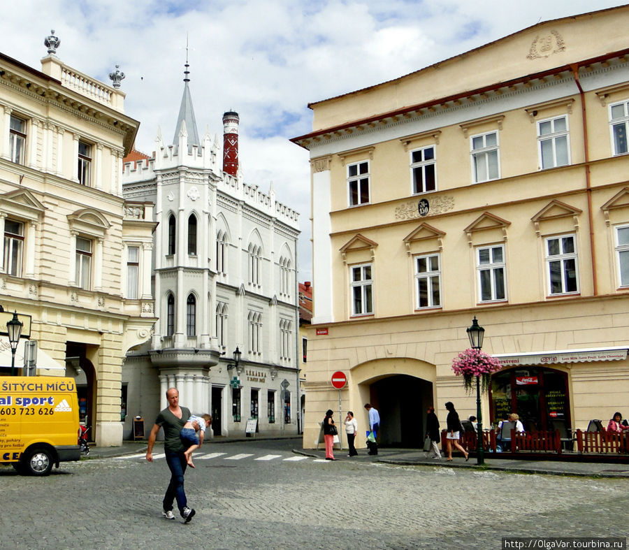 На противоположной стороне площади Литомержице, Чехия