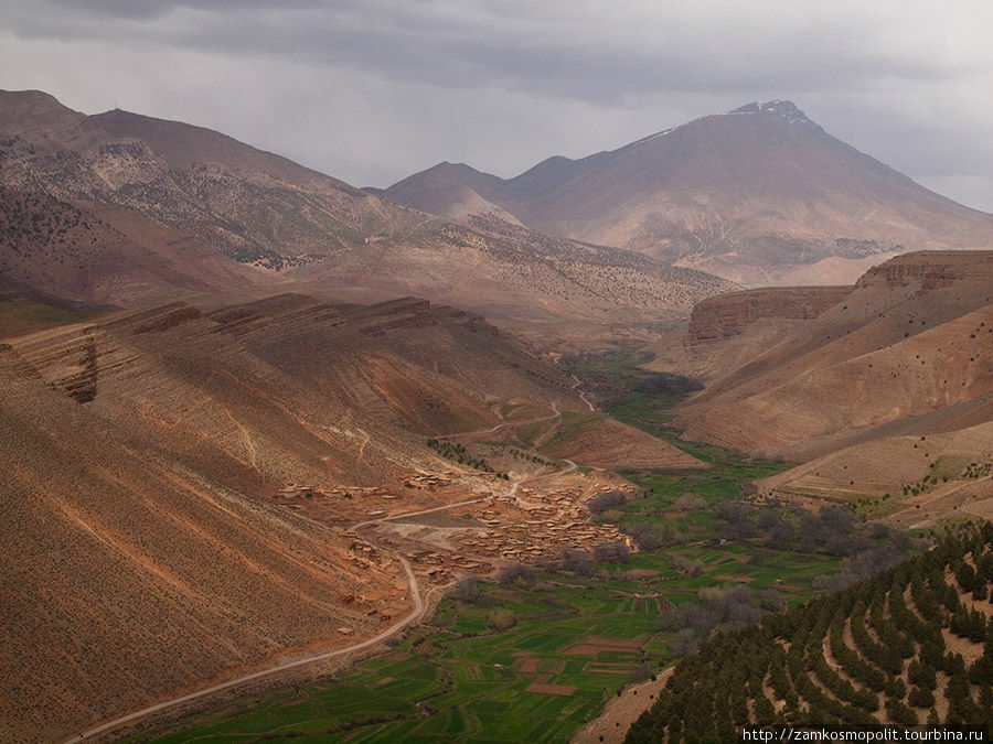 Долина, ведущая к горе Джебель-Азурки. Область Тадла-Азилаль, Марокко
