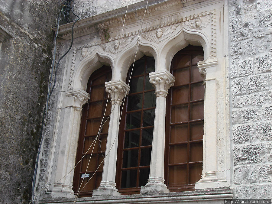 Окна в венецианском стиле Трогир, Хорватия