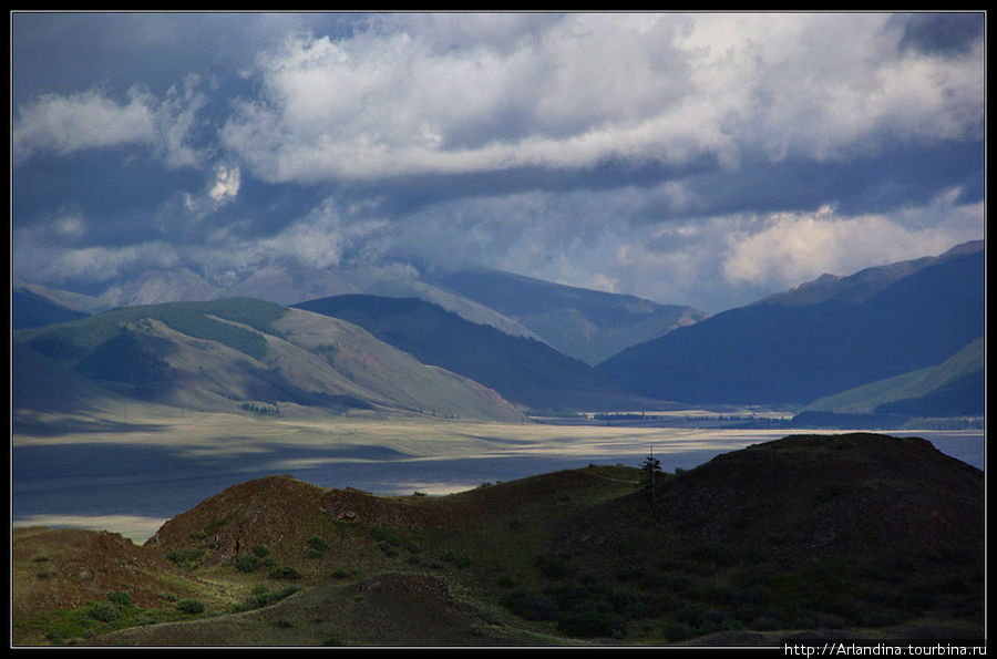 Малолюдность. Шум ветра на вершинке, облака... 
Ты и природа. Республика Алтай, Россия