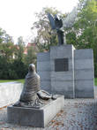 Памятник жертвам расстрелов в Катыни