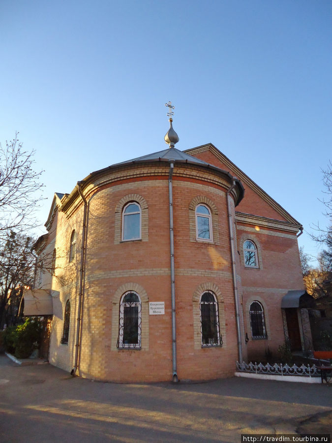 Воскресная церковная школа на территории храма. Харьков, Украина