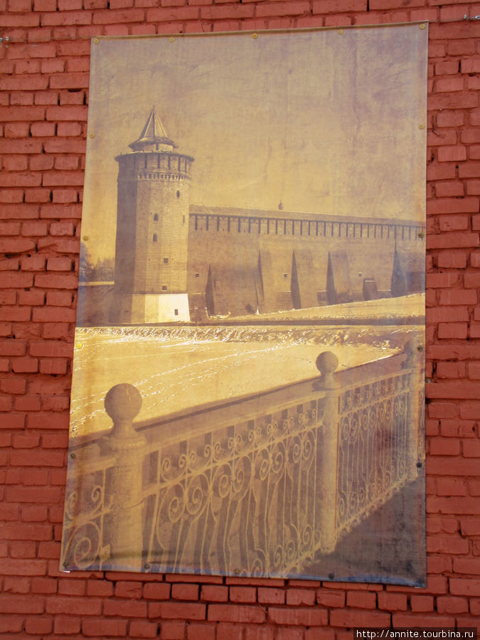 Ну а мы заглянем в Кремлёвский дворик. Вид на Маринкину башню с моста через Коломенку. Коломна, Россия