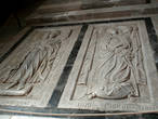 Базилика Святого Фредиана. Надгробия четы Тента работы Якопо делла Кверча.