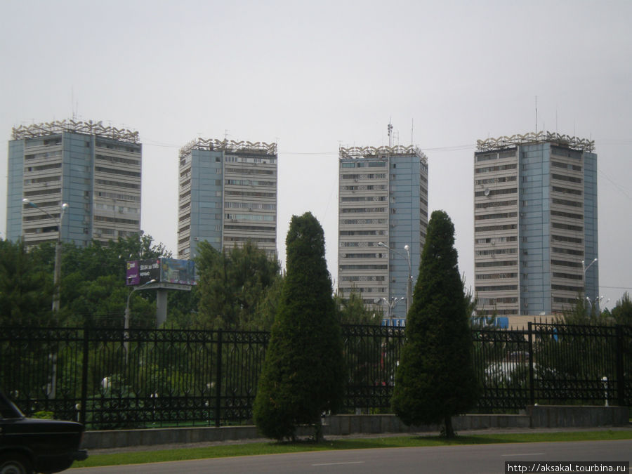 17-ти этажки на пл.Хамида Алимджана. Раньше это место называлось Ассакинская, там был Собор Сергия Радонежского. Ташкент, Узбекистан