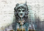 Как гласит надпись над этой бронзовой головой «вода не питьевая». После Италии, где фонтаны собирают очереди с бутылками, привыкнуть сложно.