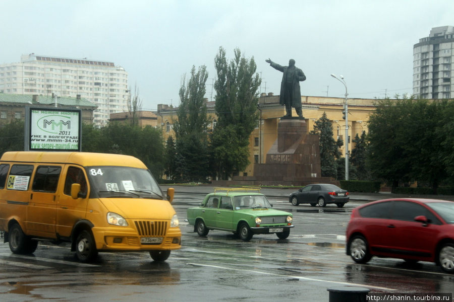 Памятник В.И.Ленину на проспекте В.И. Лнина Волгоград, Россия
