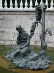 Скульптурная композиция на воде. 
Сестрица — Аленушка.