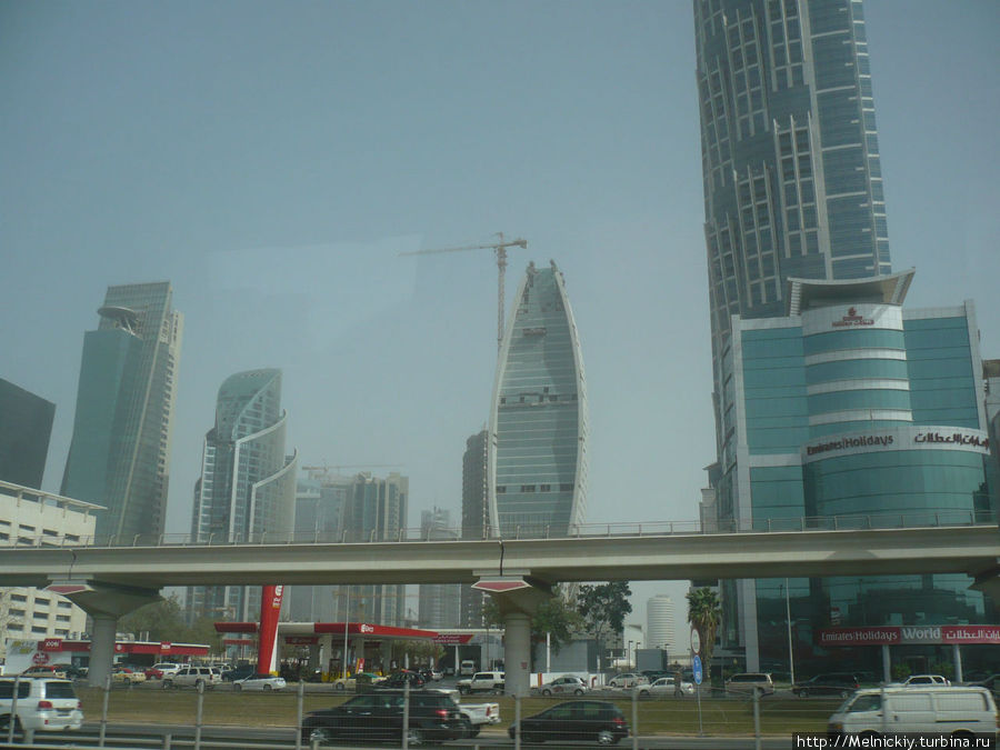 Дубаи из окна экскурсионного автобуса Дубай, ОАЭ