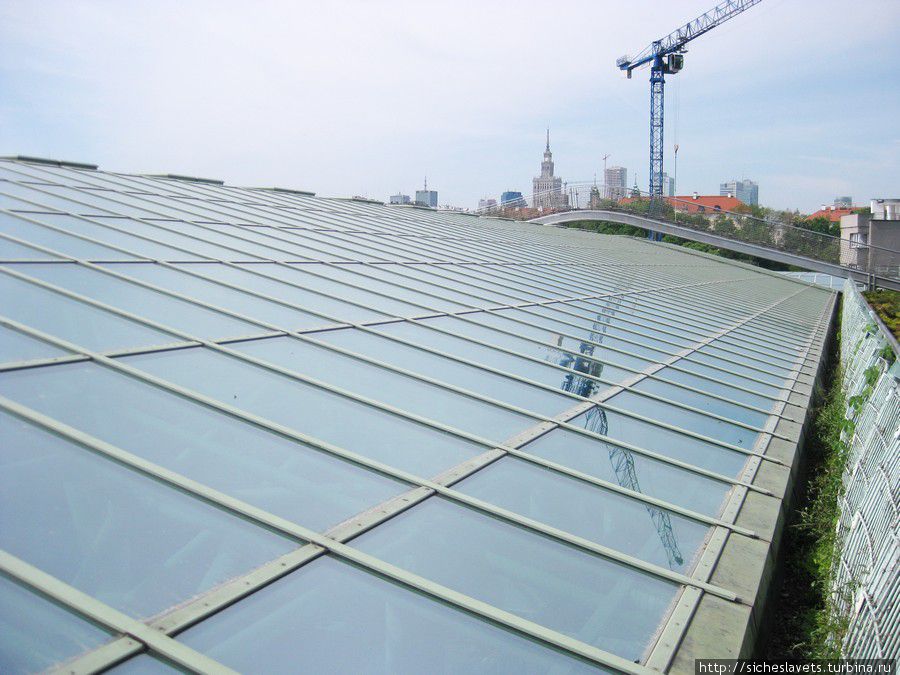 Библиотека Варшавского Университета — здание с Крышей Варшава, Польша