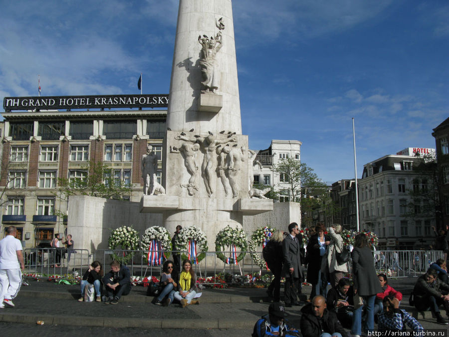 Памятник жертвам фашизма Амстердам, Нидерланды