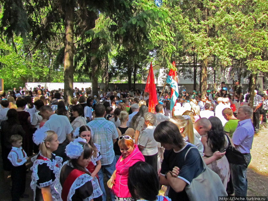 Собралось довольно много людей, на параде будет еще больше Рогань, Украина