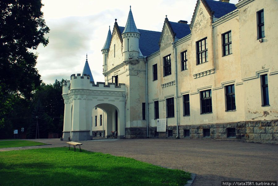Замок Алатскиви Алатскиви, Эстония