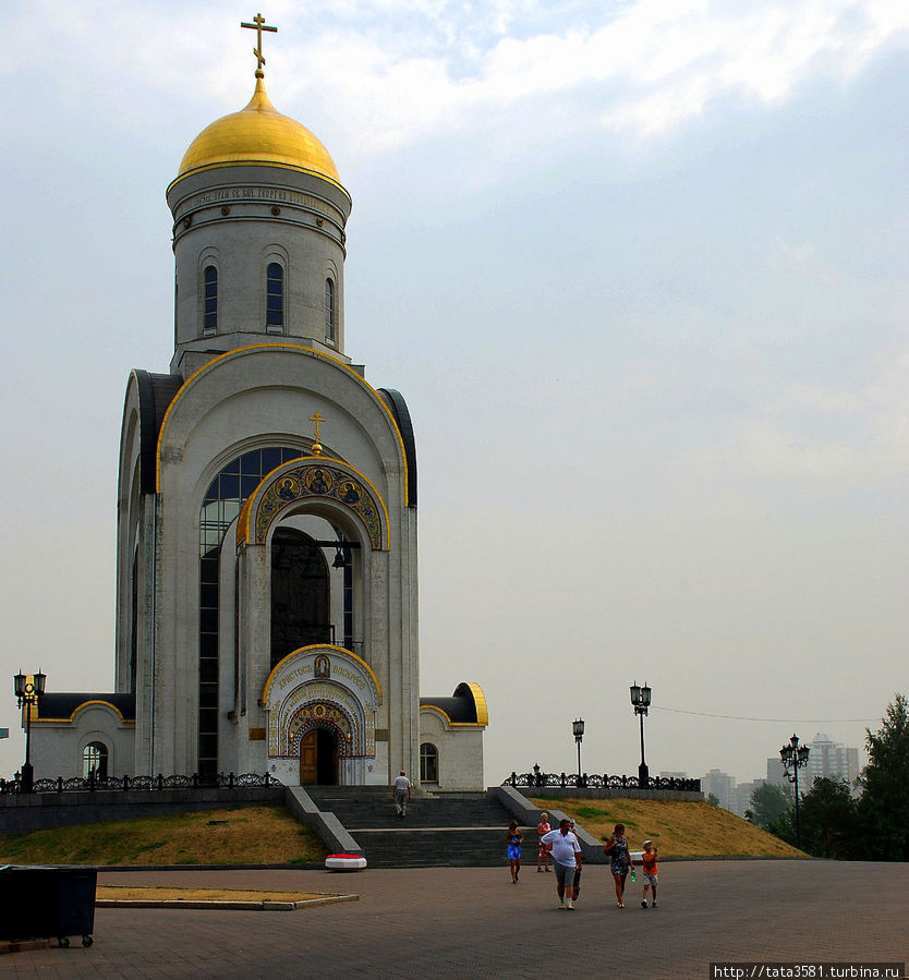 Храм-памятник в честь Победы в Великой Отечественной войне был заложен рядом с мемориалом на Поклонной горе 9 мая 1994 г. Москва, Россия