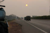 Закат на индийской дороге