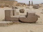 Изделия из гранита у пирамиды Унаса, Саккара