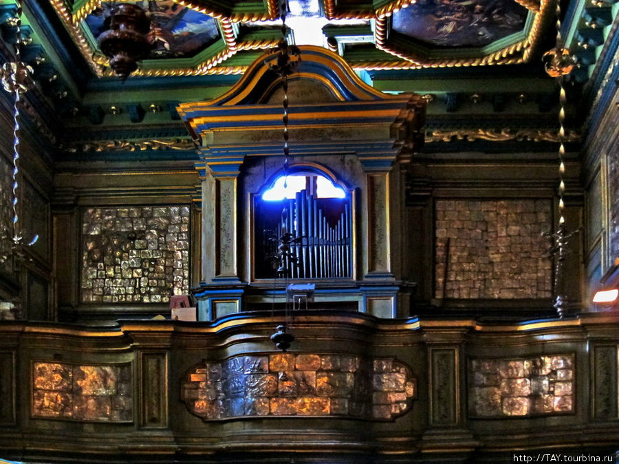в соборе Божей матери, серебрянные таблички пиратов Пераст, Черногория