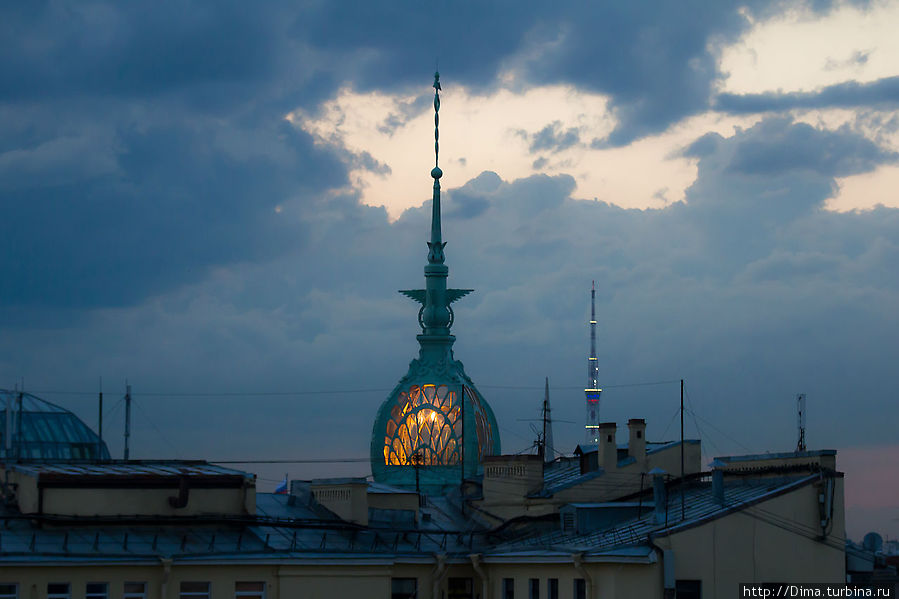 Свет в башне. Может, там ждёт принцесса? :) Санкт-Петербург, Россия