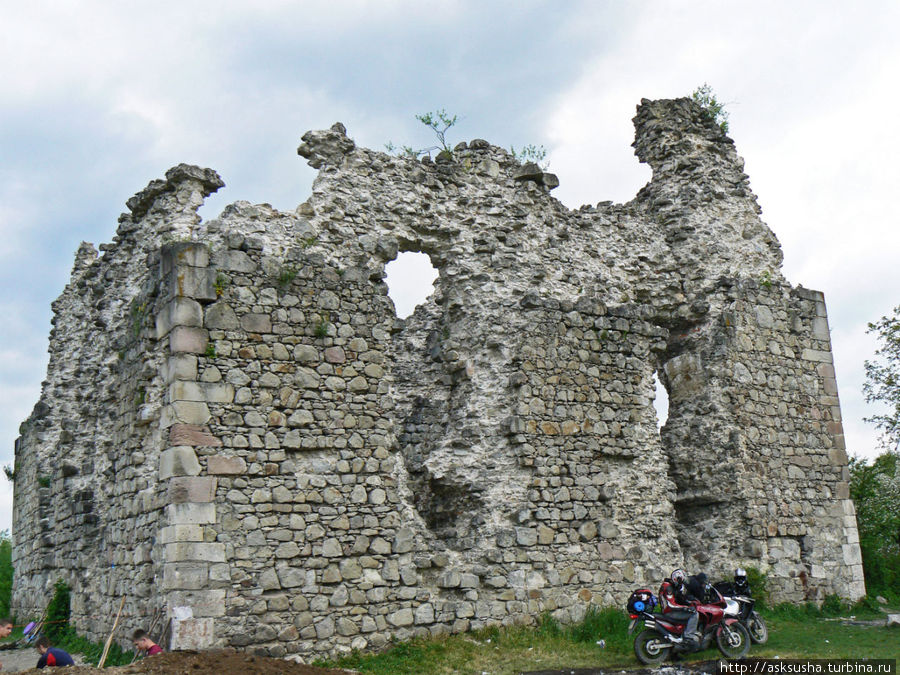 Сейчас от замка остались только руины.