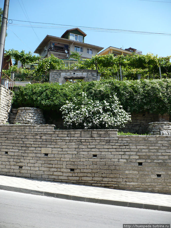 Балчик — город на горе Балчик, Болгария Балчик — город на горе Балчик, Болгария