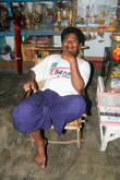 Торговец в пагоде Шве Сиен Кхон