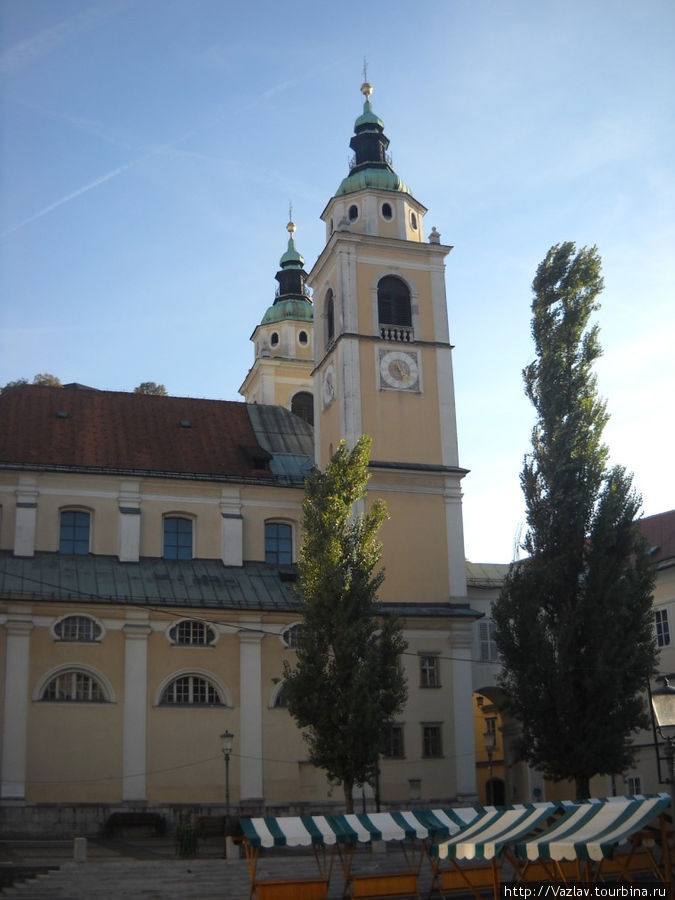 Боковой вид на храм Любляна, Словения
