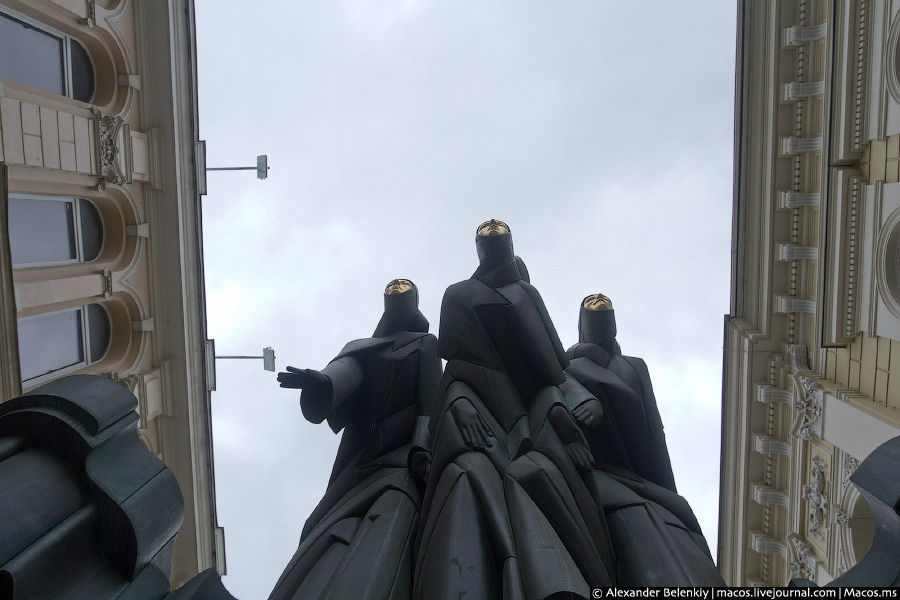 Если статуи будут сделаны в разном стиле и разными авторами — совсем замечательно. Вильнюс, Литва