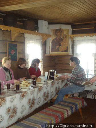 Традиционное угощение — сиземские шти, гречневая каша и самоварное пиво по традиционному сиземскому рецепту, чай и пирогами. Россия