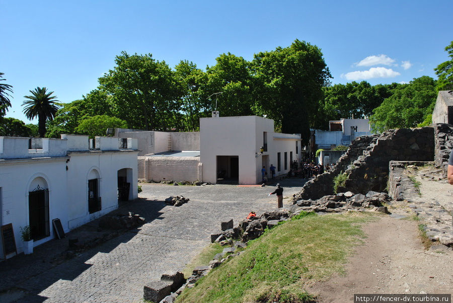 Останки былой мощи Колония-дель-Сакраменто, Уругвай