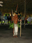 Индейцы и турики собрались в большом сарае