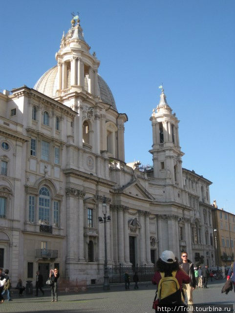 Большой собор, нависающий над площадью Рим, Италия