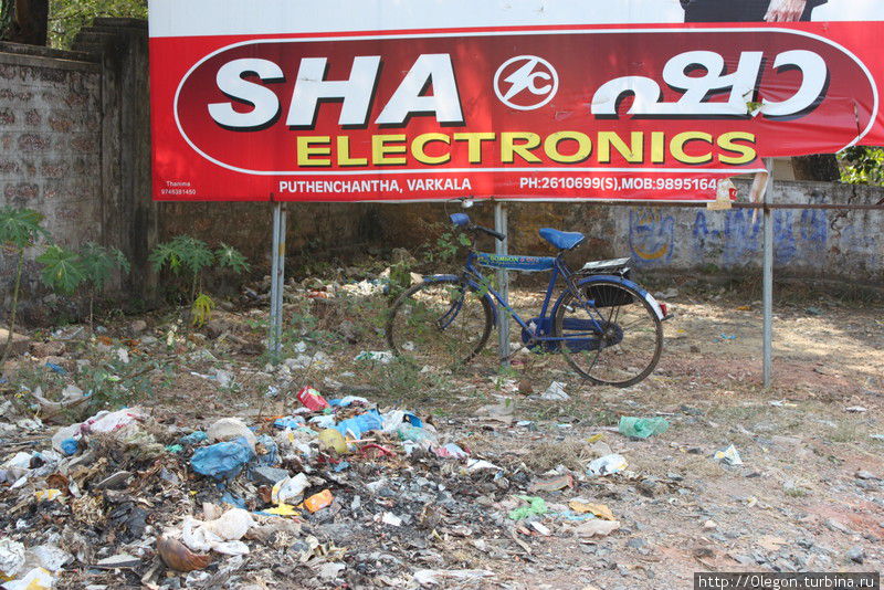 Реклама и мусорка Варкала, Индия
