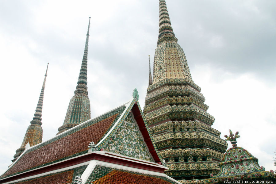 Храмы и ступы монастыря Ват По Бангкок, Таиланд