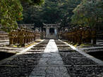 В храме Токодзи (фамильное кладбище клана Мори)