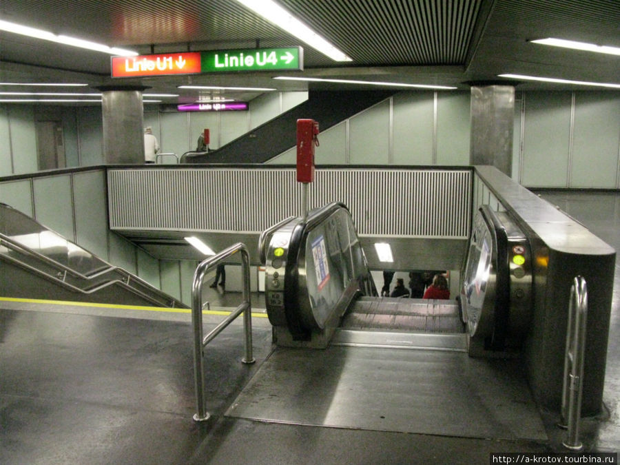 эскалатор, где глубоко подземные станции Вена, Австрия