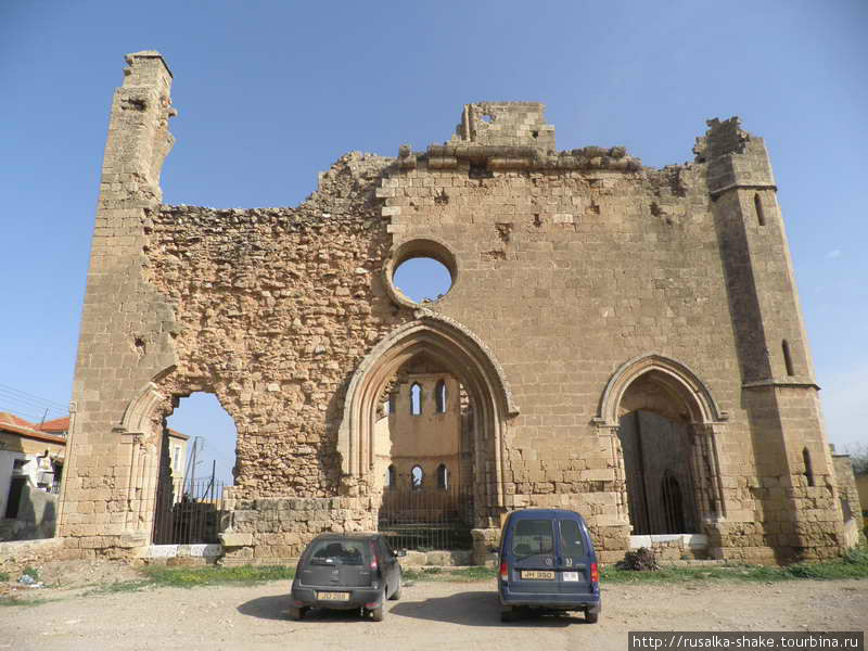Руины  греческой церкви Святого Георгия