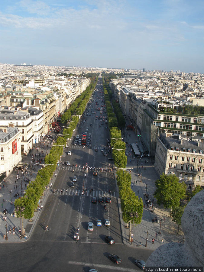 На многолюдных улицах Парижа Париж, Франция