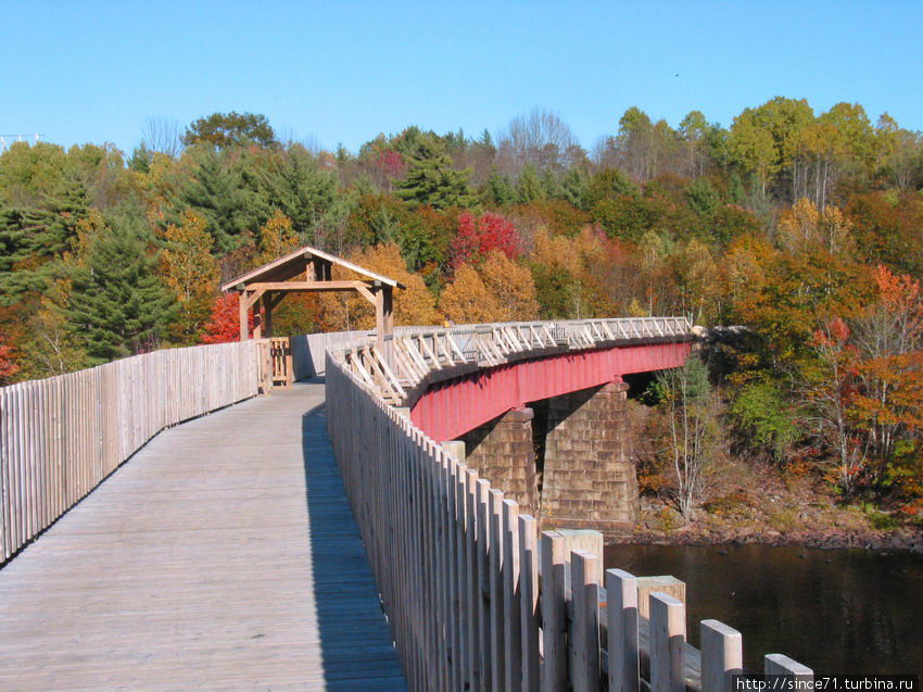 Бывший железнодорожный мост переделанный для прогулок Провинция Новая Шотландия, Канада