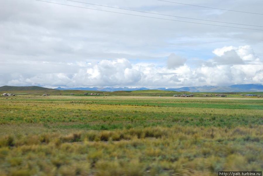 Бескрайняя равнина Альтиплано на высоте почти 4000 м Бескрайняя равнина Альтиплано на высоте почти 4000 м