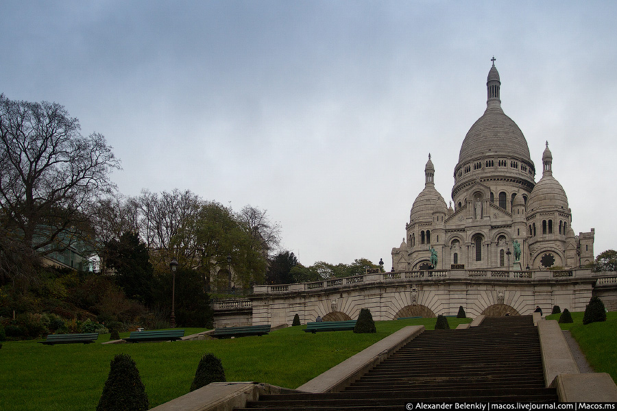 Базилика Сакре-Кёр — визитная карточка Монмартра. Этот собор видно почти из любой части Парижа, а всё потому, что он находится на горе. Париж, Франция