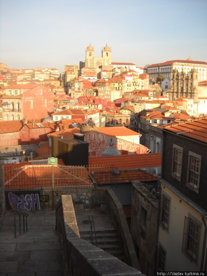 Над городом Порту, Португалия