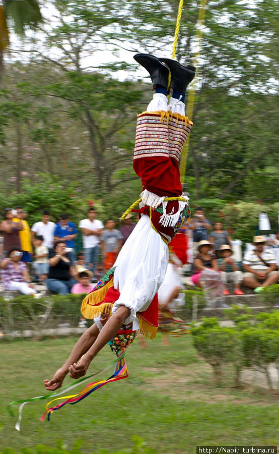 Летающие танцоры Папантлы Папантла-да-Оларте, Мексика
