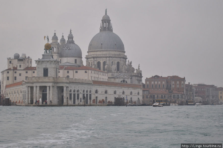 Путешествие по Гранд каналу на катере Венеция, Италия