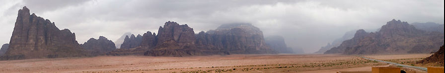 Наверное при солнечной погоде этот пейзаж фантастичен! Пустыня Вади Рам, Иордания