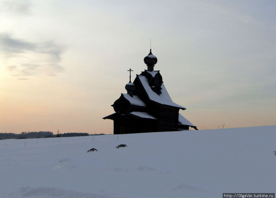 «Молочный дым качает ветром села,
но ветра нет, есть только легкий звон.
И дремлет Русь в тоске своей веселой,
вцепивши руки в желтый крутосклон»
(С.Есенин) «Молочный дым качает ветром села,
но ветра нет, есть только легкий звон.
И дремлет Русь в тоске своей веселой,
вцепивши руки в желтый крутосклон»
(С.Есенин)